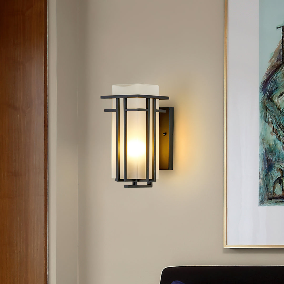 Elegant Outdoor Wall Lantern – Traditional Design, LED Lighting