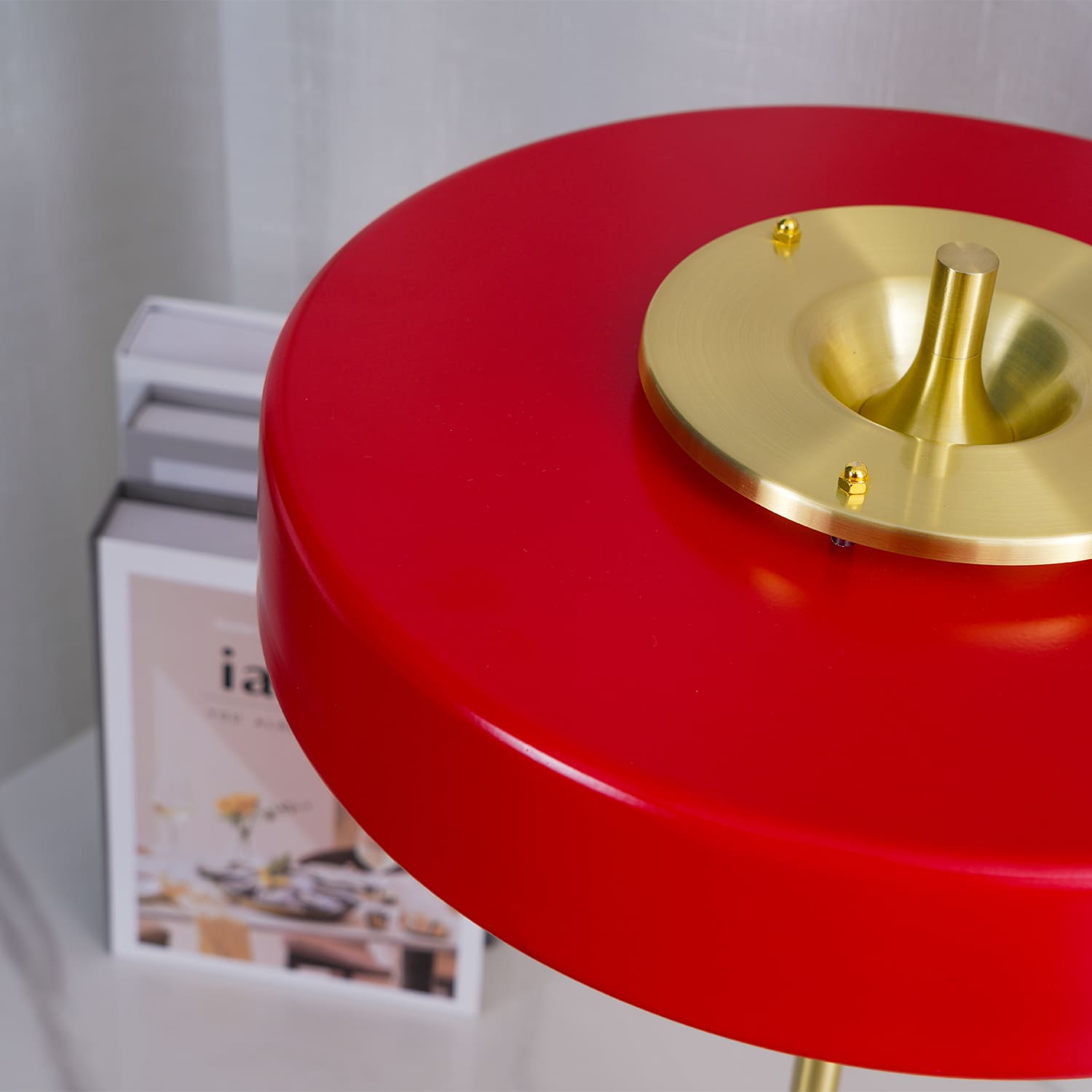 Medium Rotary Table Lamp – Sleek and Sophisticated