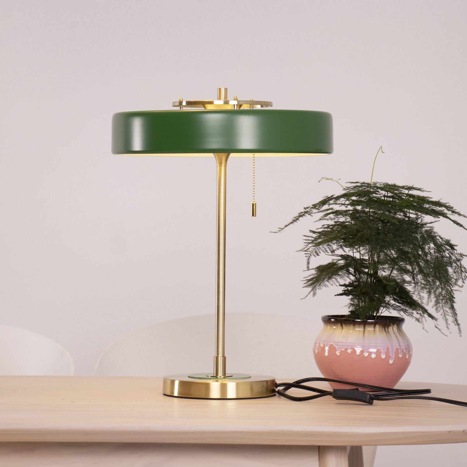 Medium Rotary Table Lamp – Sleek and Sophisticated