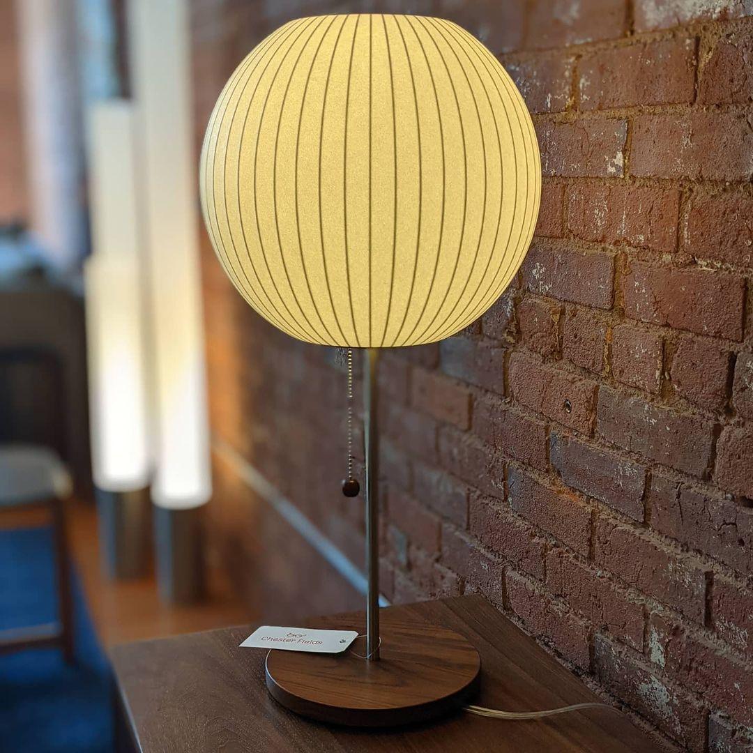 Mid-Century Table Lamp – Elegant Ribbed Shade