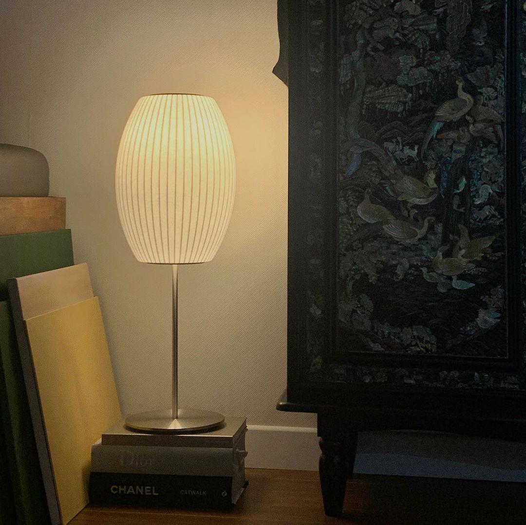 Mid-Century Table Lamp – Elegant Ribbed Shade