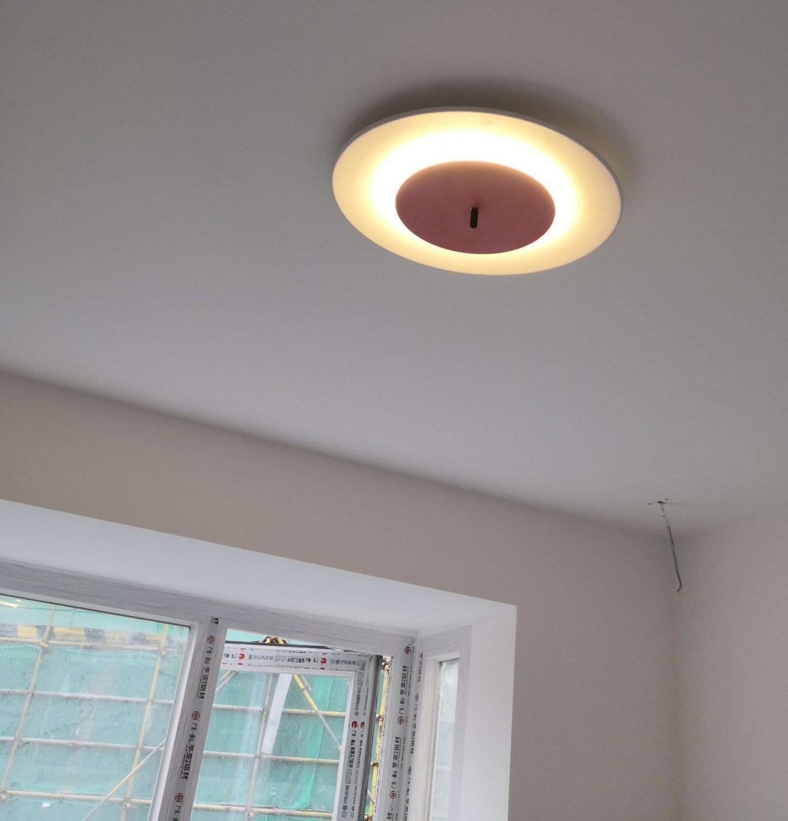 Minimalist Circular LED Ceiling Light - Soft Illumination