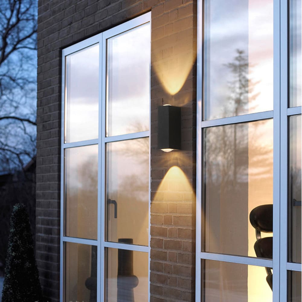 Minimalist Outdoor Wall Lamp – Black, Steady Up & Down Light