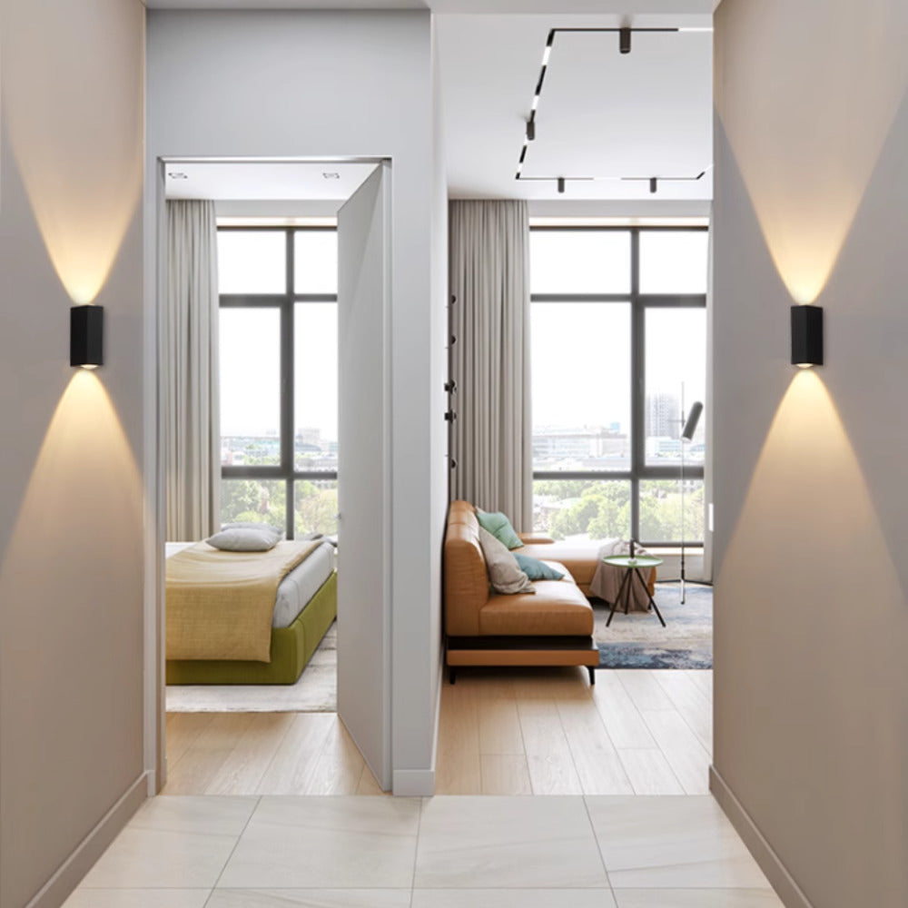 Minimalist Outdoor Wall Lamp – Black, Steady Up & Down Light
