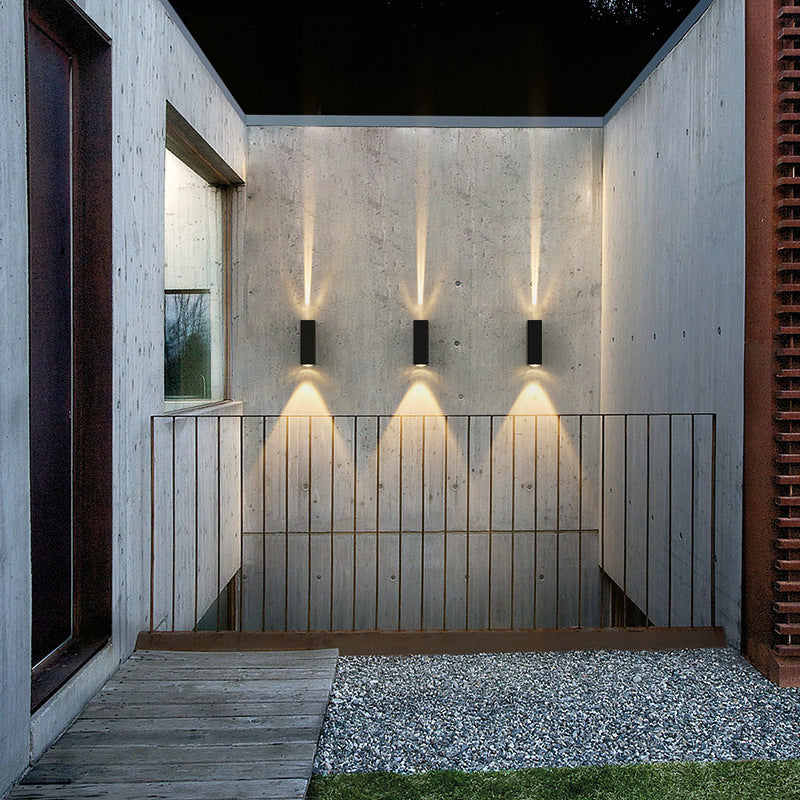 Minimalist Outdoor Wall Lamp – Black, Steady Up & Down Light