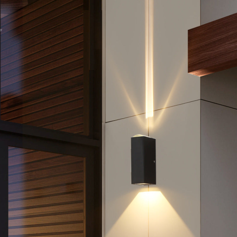 Minimalist Outdoor Wall Lamp – Black, Steady Up & Down Light