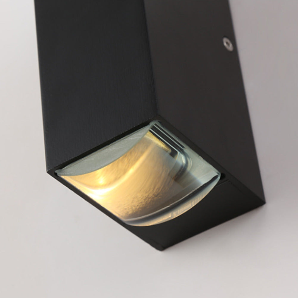 Minimalist Outdoor Wall Lamp – Black, Steady Up & Down Light