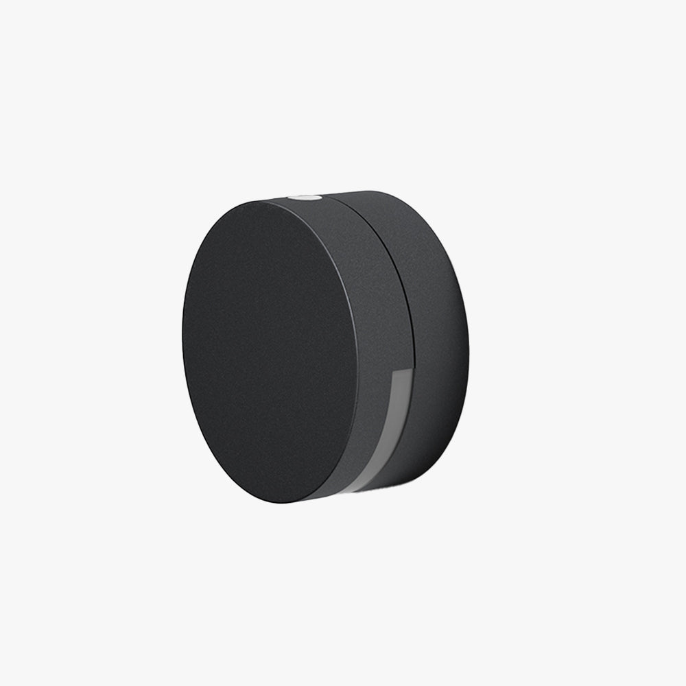Minimalist Outdoor Wall Light – Round, Waterproof Metal Design