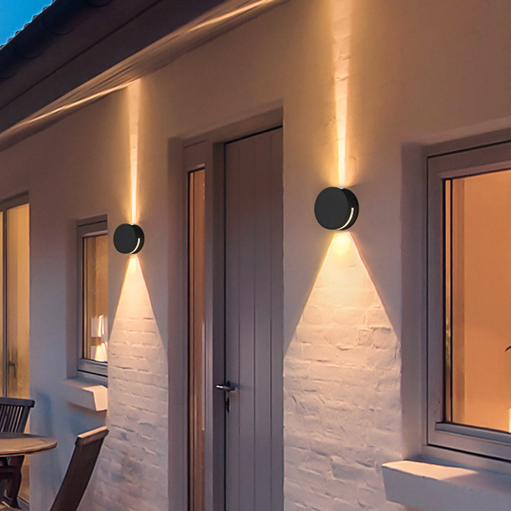 Minimalist Outdoor Wall Light – Round, Waterproof Metal Design