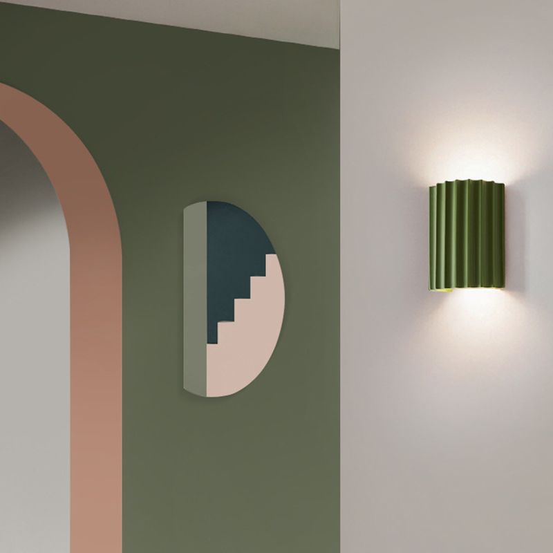 Modern Fluted Wall Sconce – Elegant Resin Material