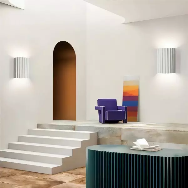 Modern Fluted Wall Sconce – Elegant Resin Material