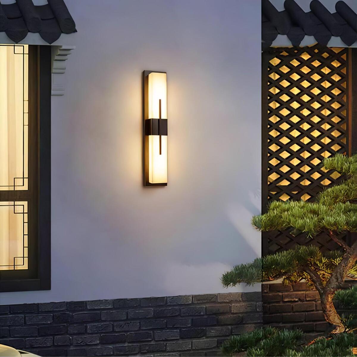 Modern Vertical Outdoor Wall Light – Waterproof LED Sconce, Garden & Porch