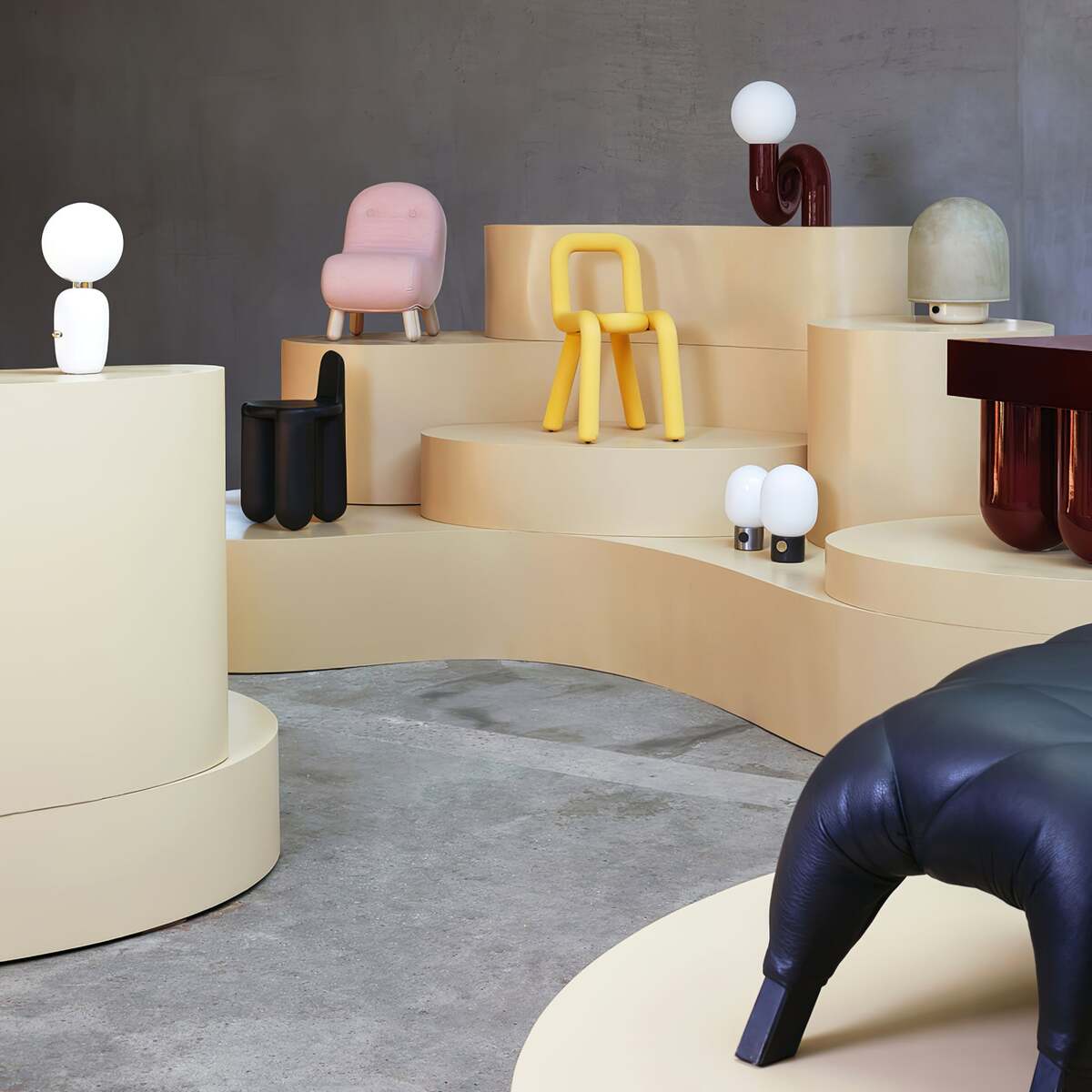 Contemporary Table Lamp with Voluminous N-Shaped Base