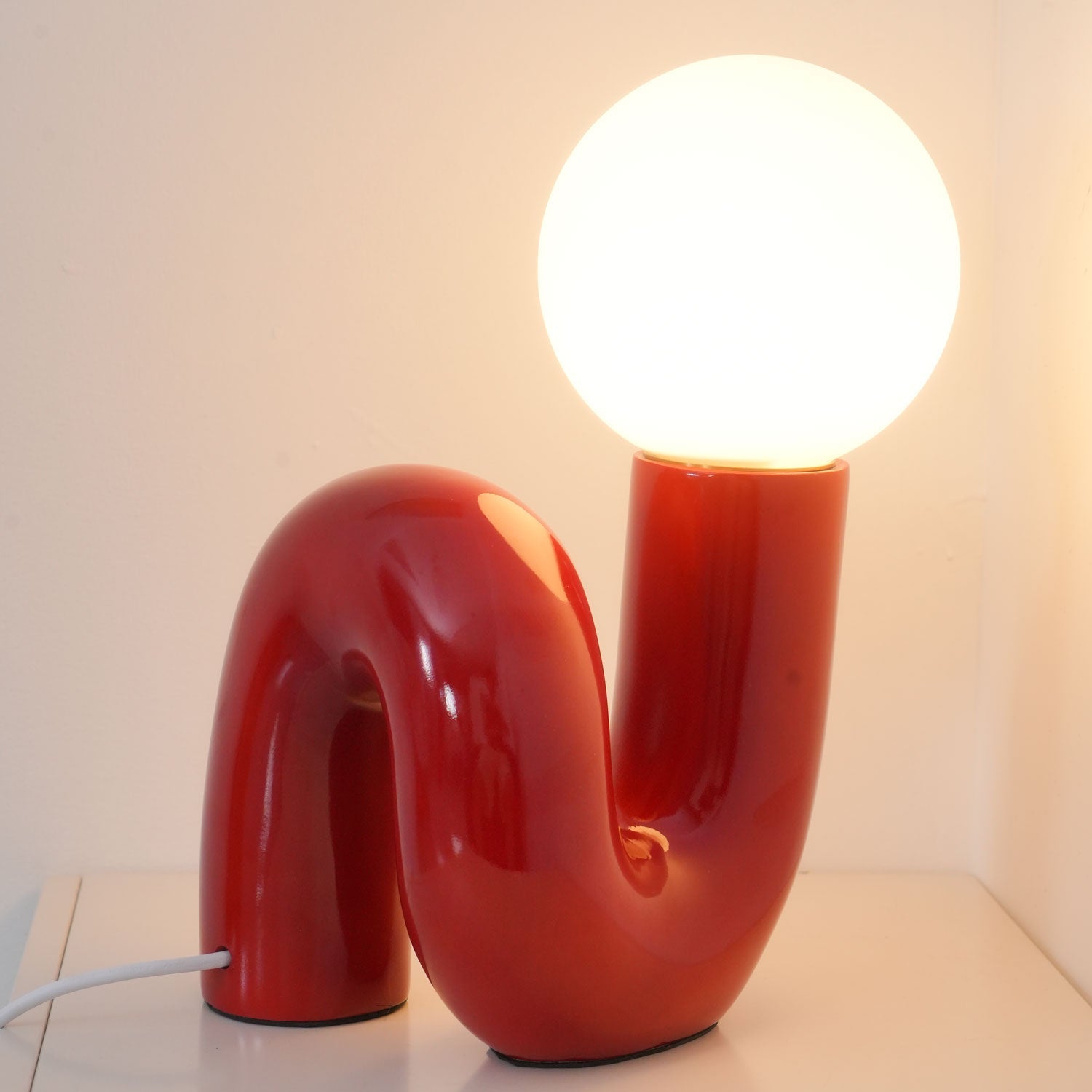 Contemporary Table Lamp with Voluminous N-Shaped Base
