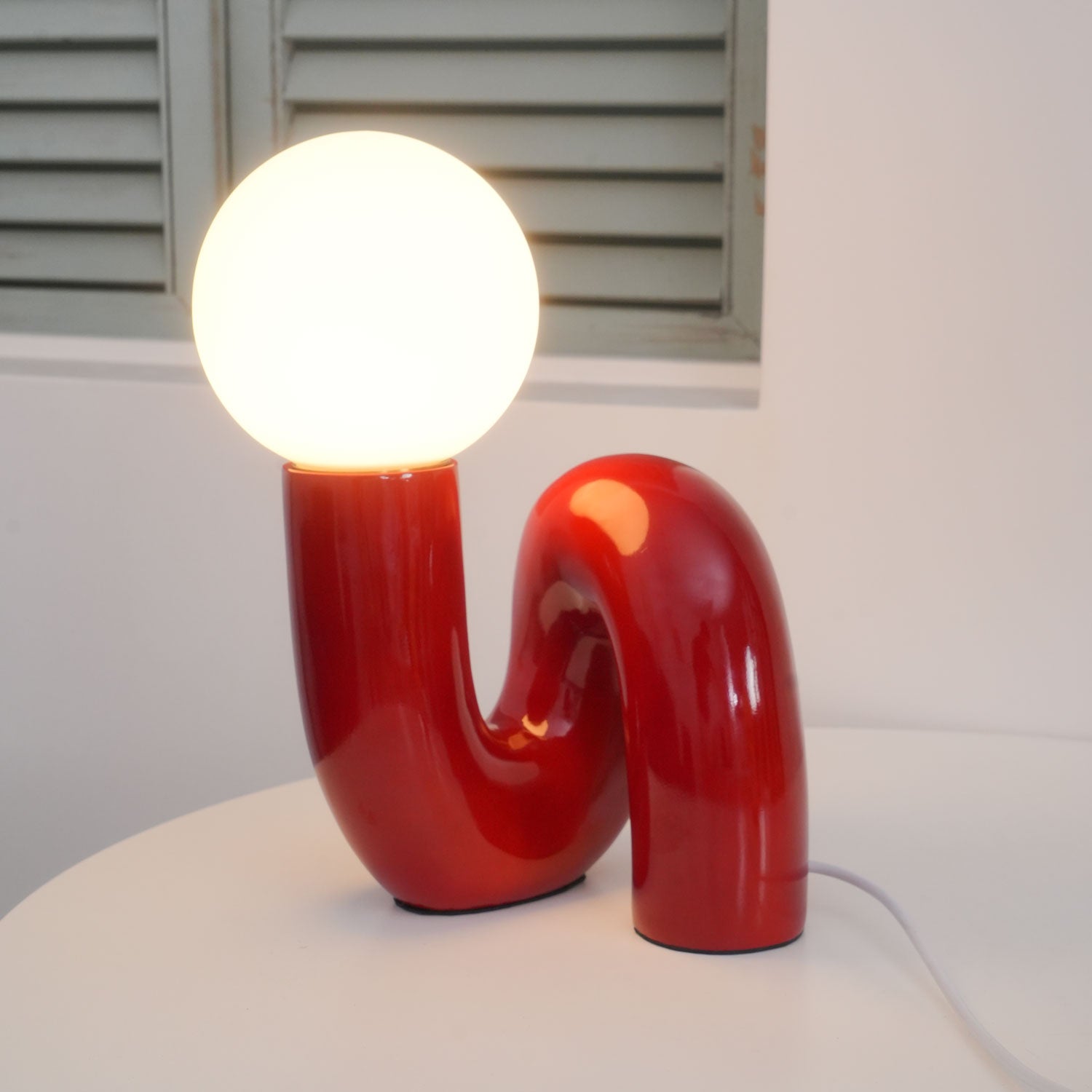 Contemporary Table Lamp with Voluminous N-Shaped Base