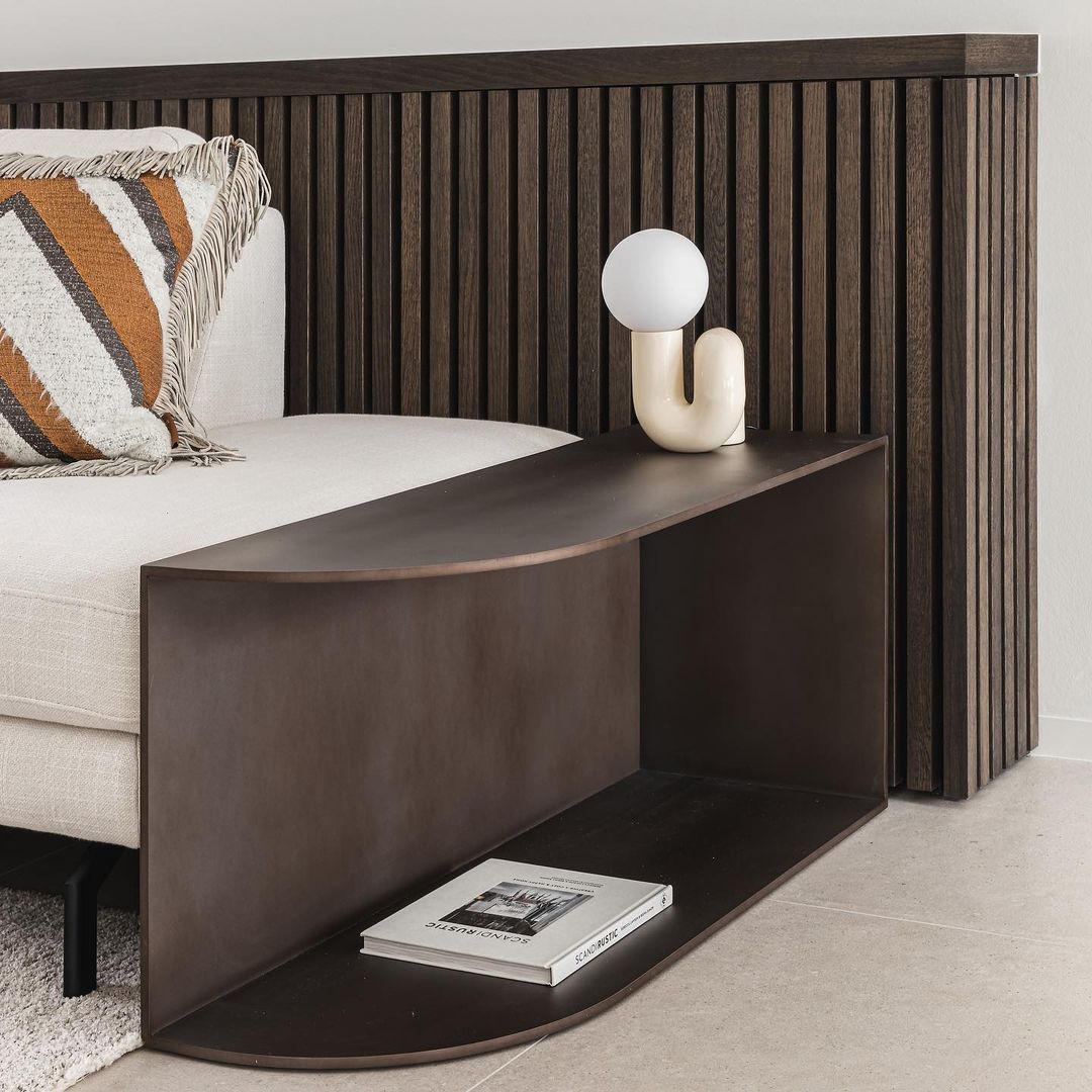 Contemporary Table Lamp with Voluminous N-Shaped Base