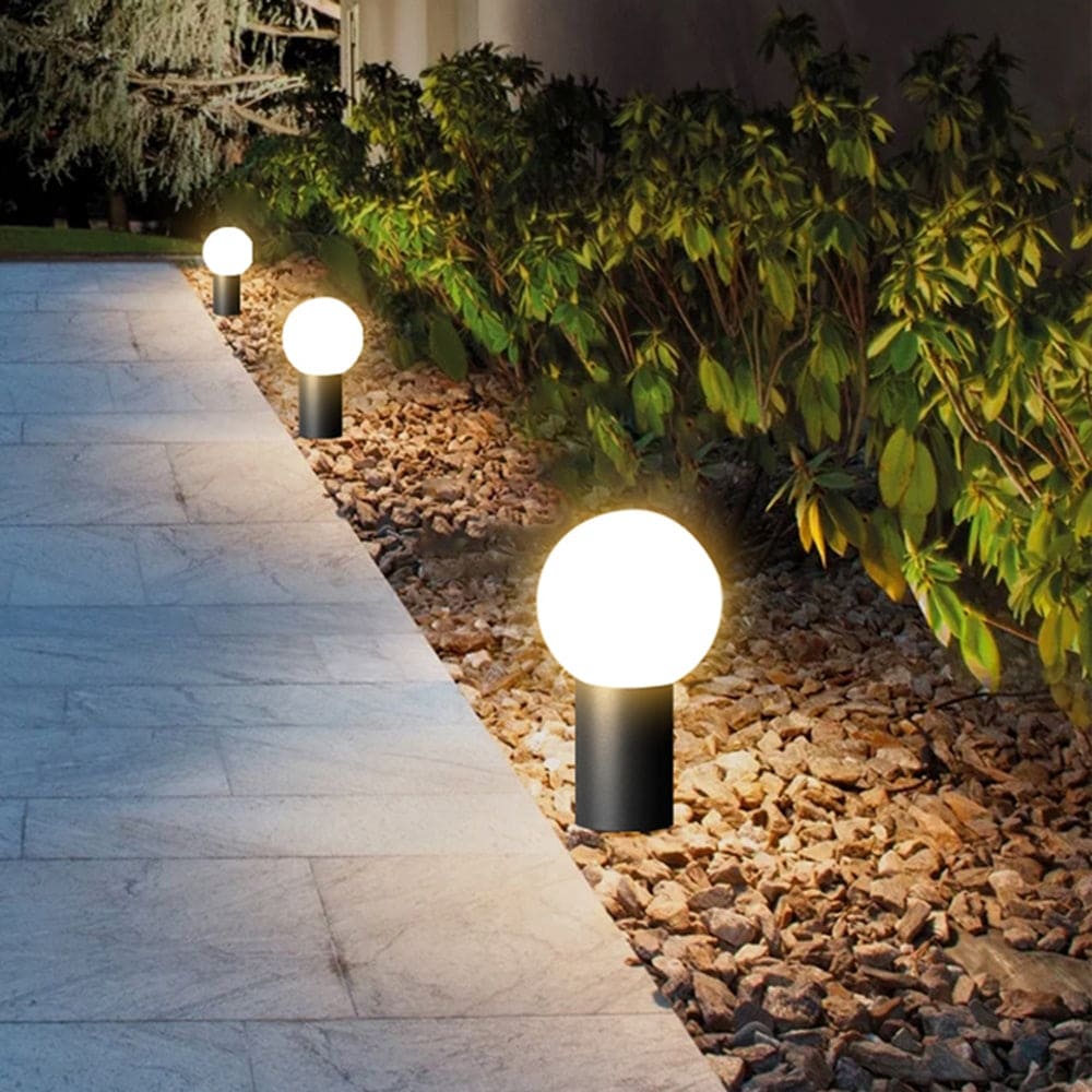 Outdoor Bollard Light – Diffused Warm Ambiance