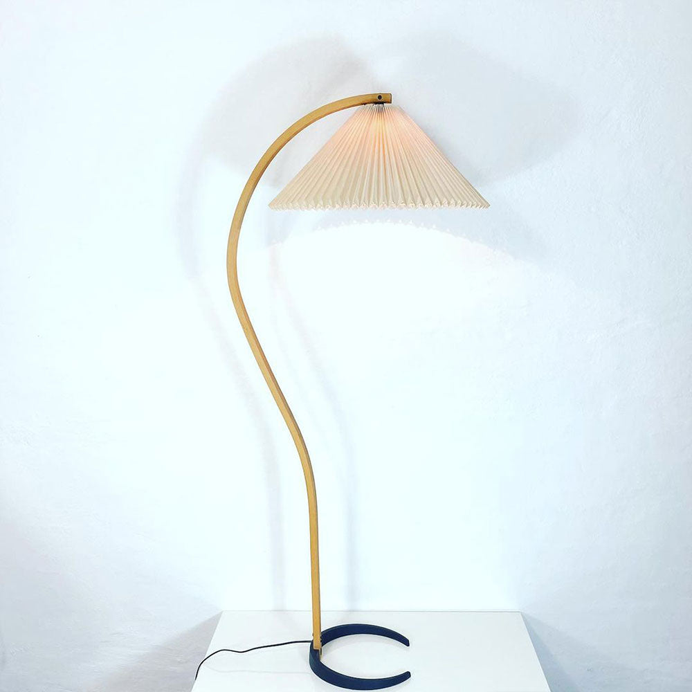 Scandinavian Floor Lamp – Adjustable Shade & Wood Design