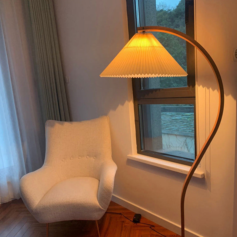 Scandinavian Floor Lamp – Adjustable Shade & Wood Design