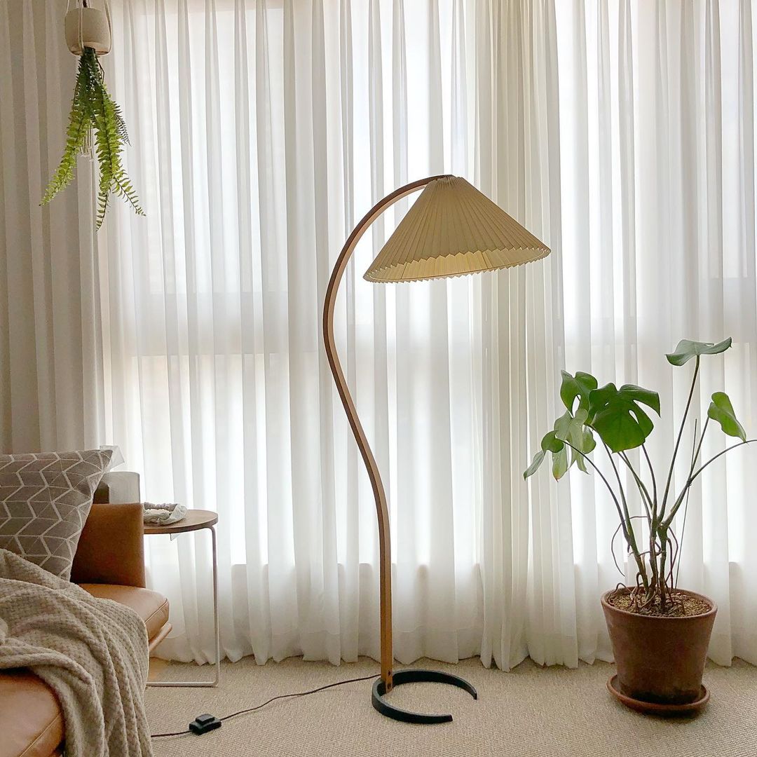 Scandinavian Floor Lamp – Adjustable Shade & Wood Design