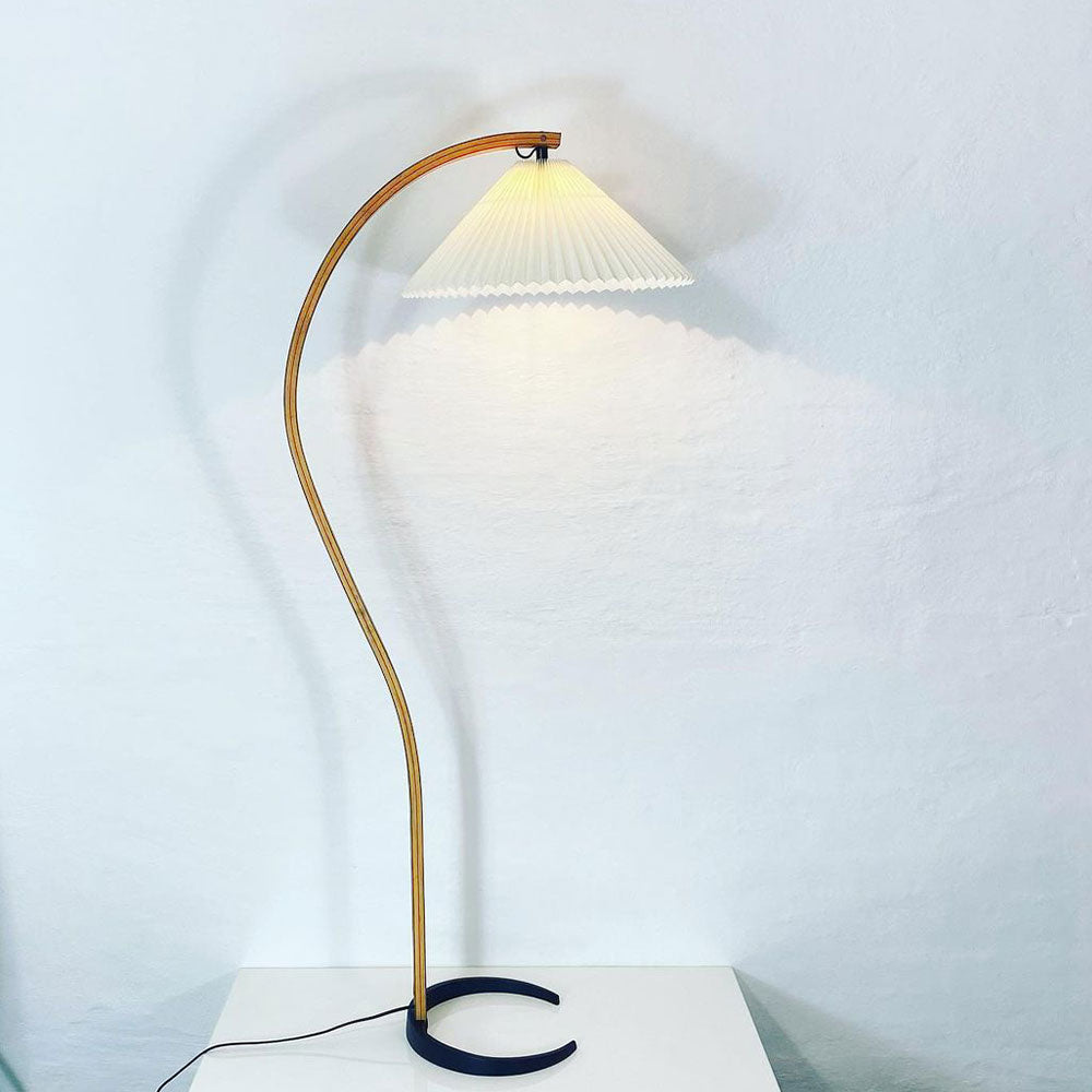 Scandinavian Floor Lamp – Adjustable Shade & Wood Design