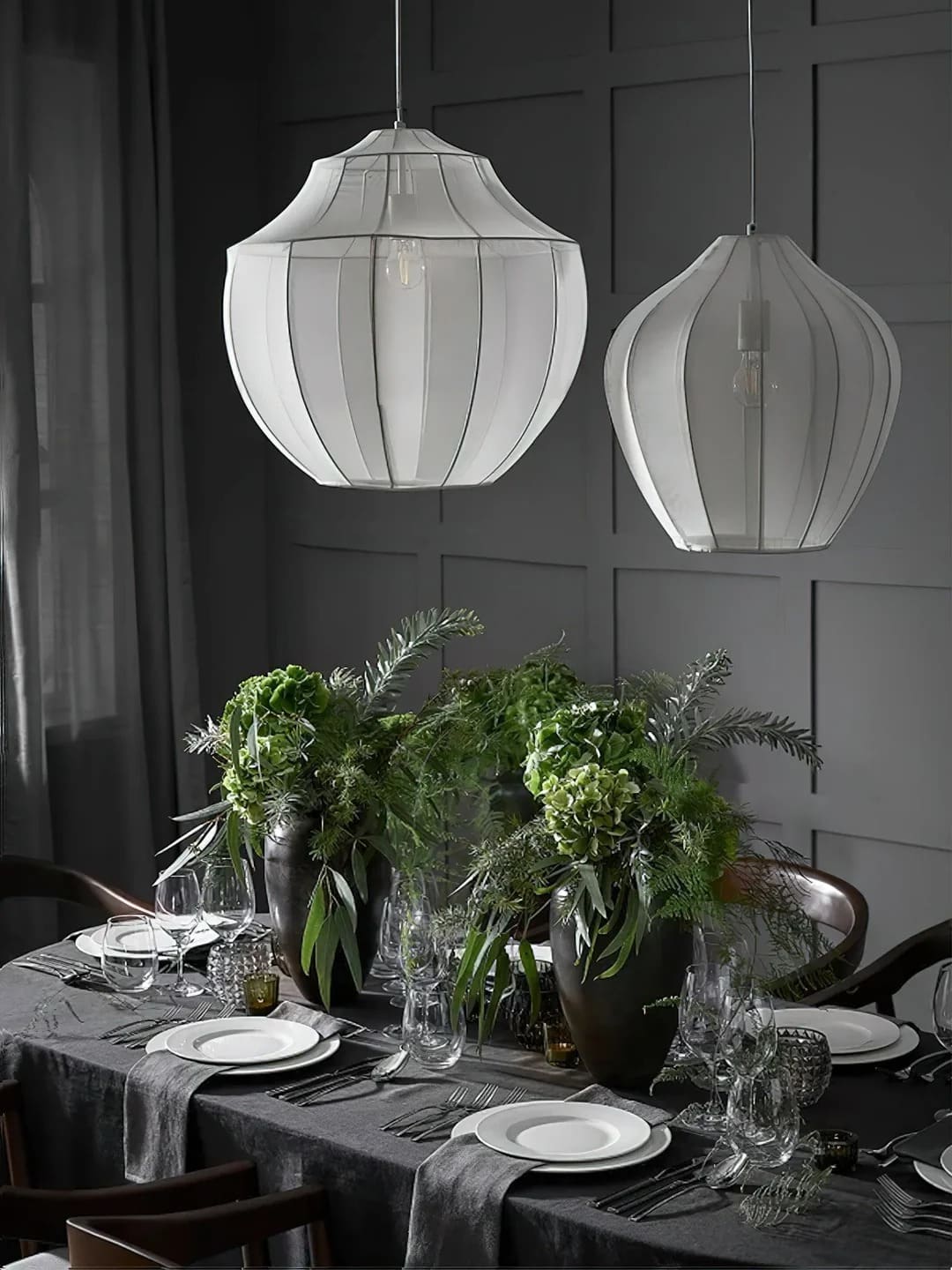 Sophisticated Mesh Pendant Light with Sleek Design