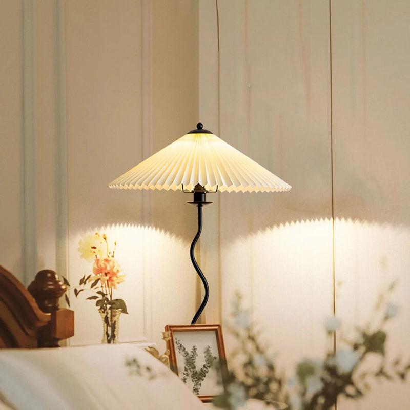 Squiggle Floor Lamp – Modern Curvy Design Elegance