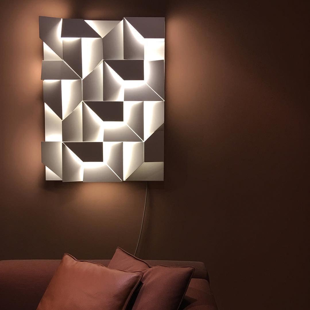 Stylish Italian Wall Sconce – Modern LED Design