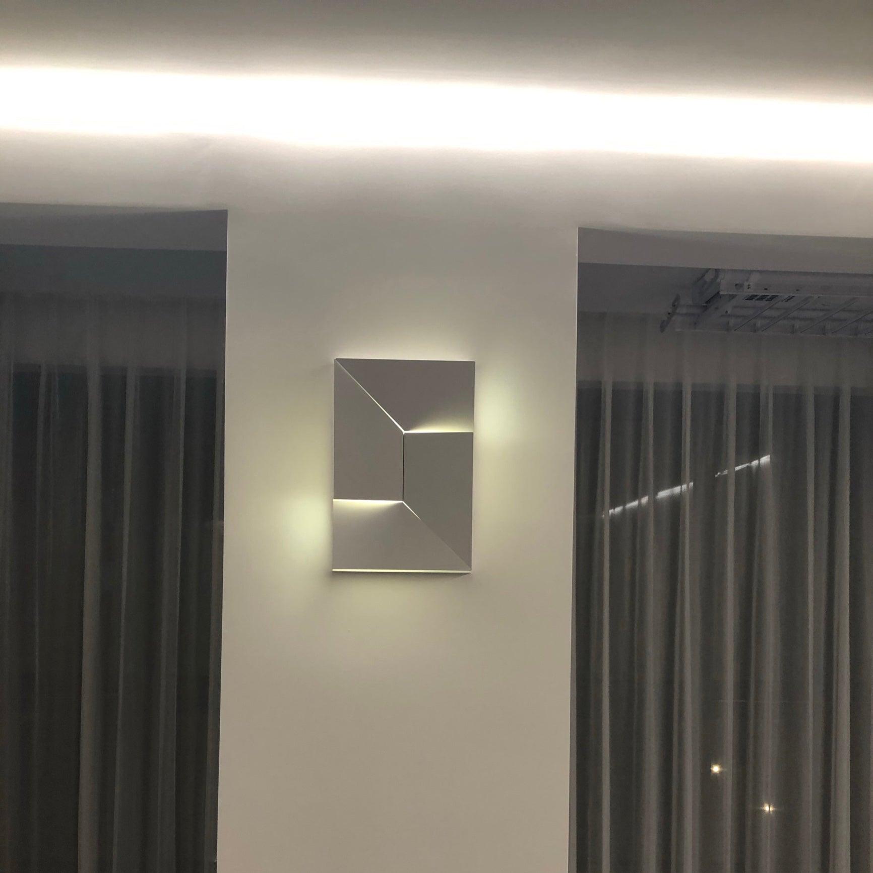 Stylish Italian Wall Sconce – Modern LED Design