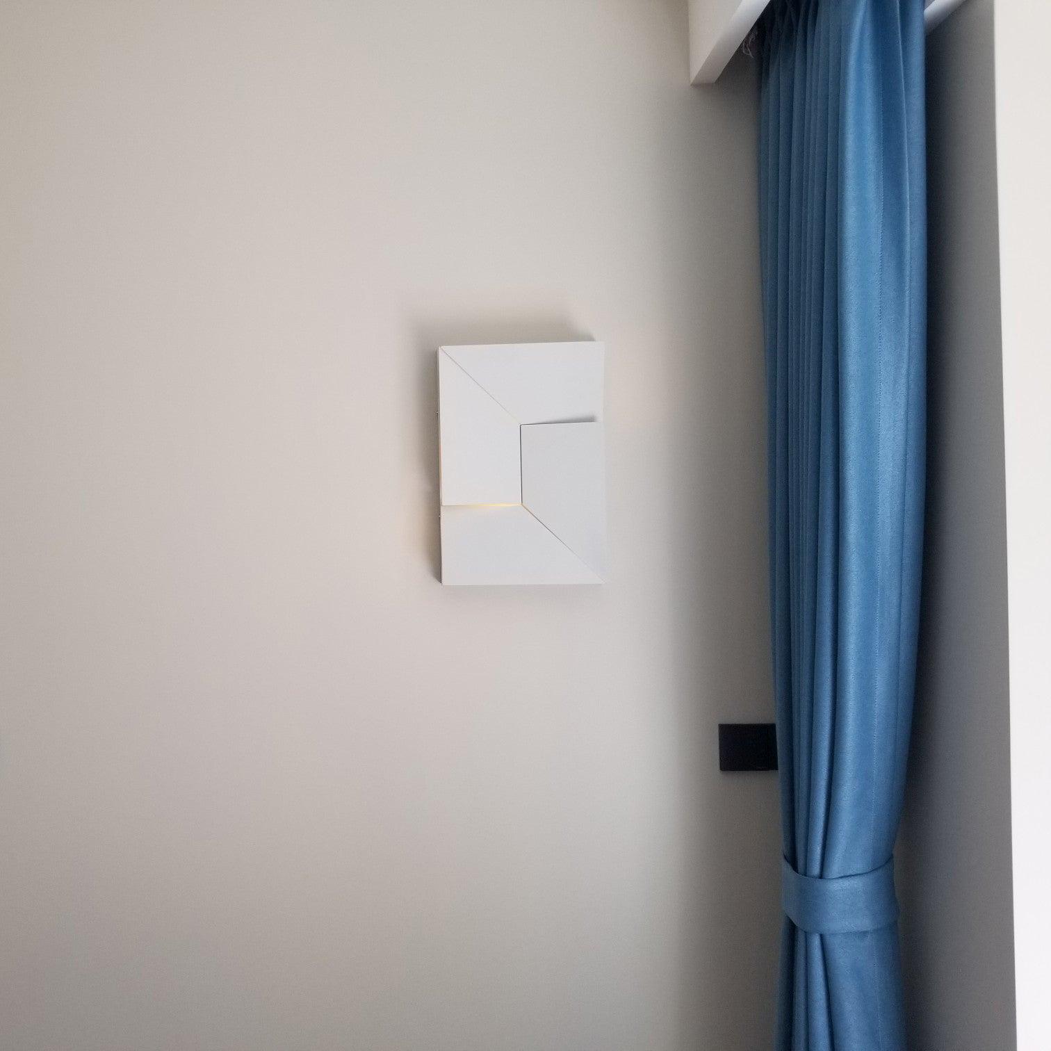 Stylish Italian Wall Sconce – Modern LED Design