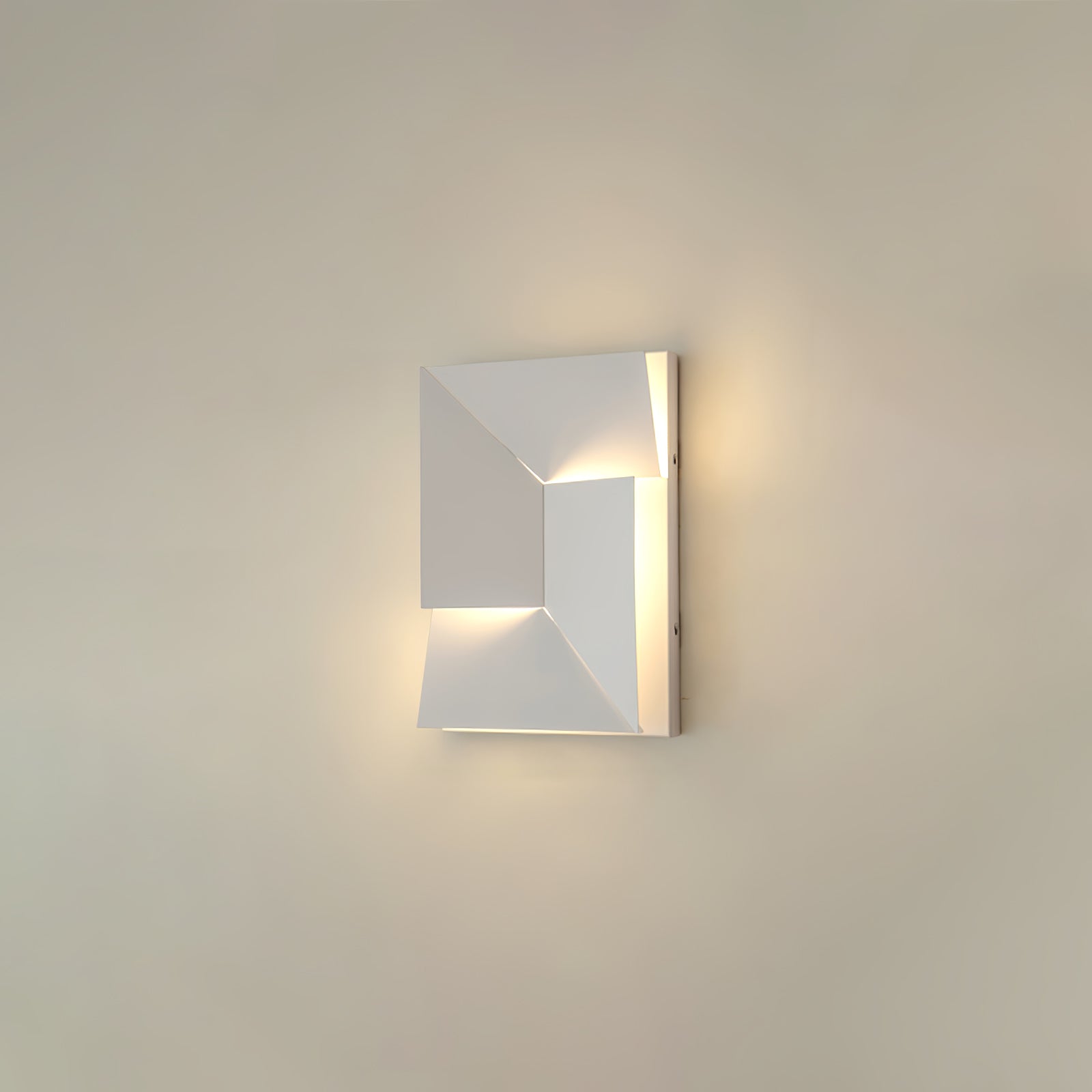 Stylish Italian Wall Sconce – Modern LED Design