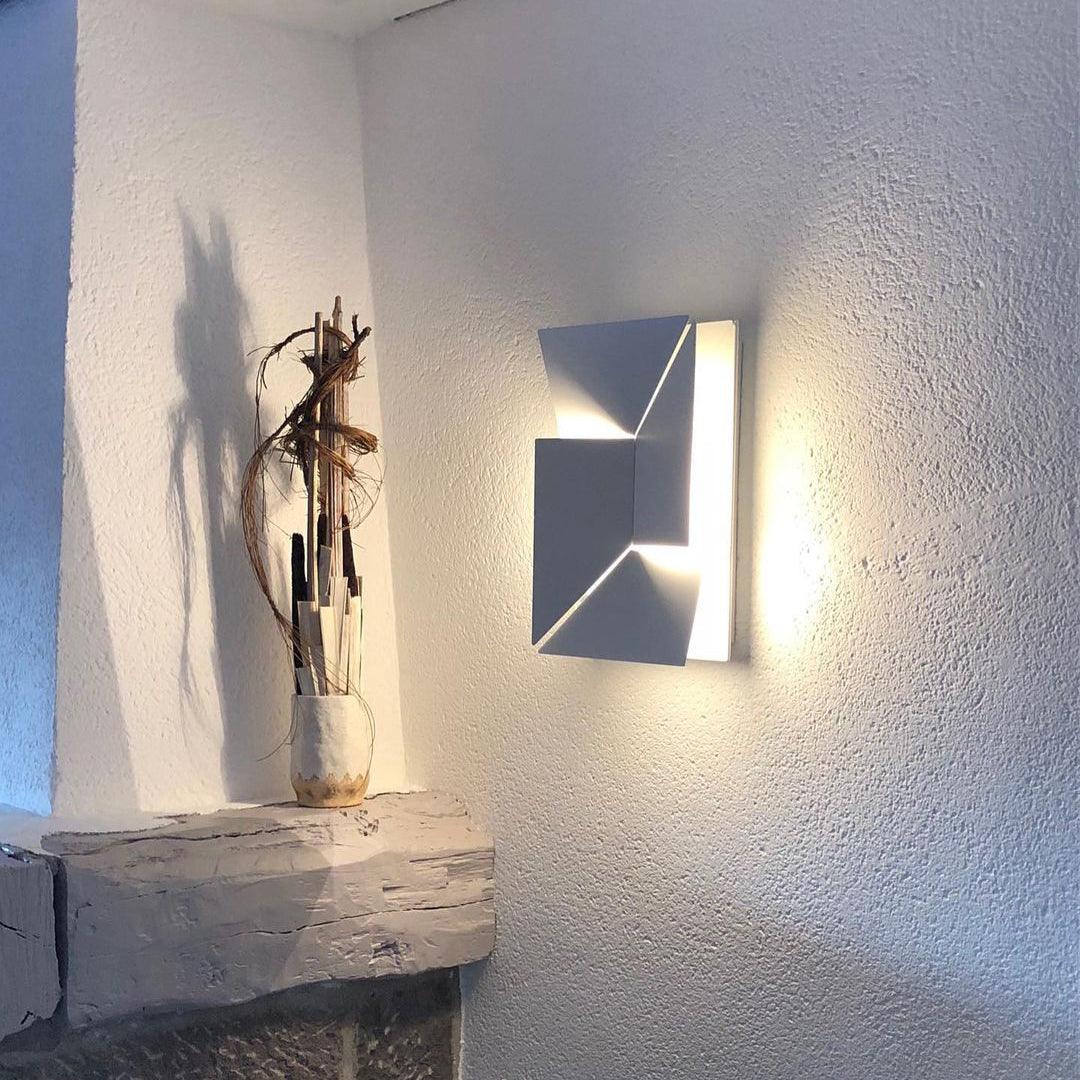 Stylish Italian Wall Sconce – Modern LED Design