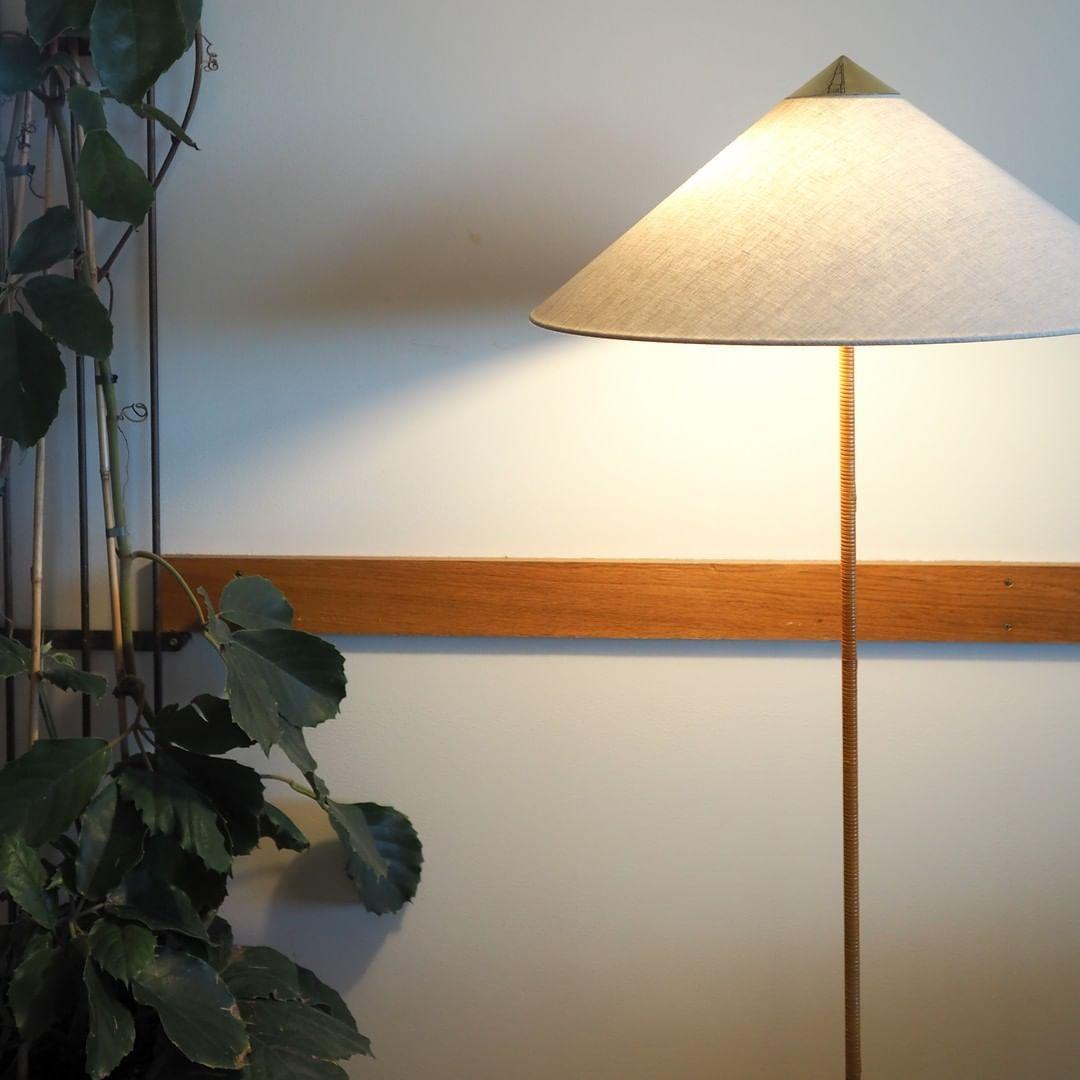 Vintage Chinese Hat Floor Lamp – Ambient Light for Any Room