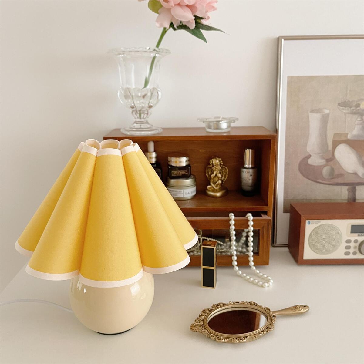 Vintage Plaid Table Lamp – Pleated Linen Shade