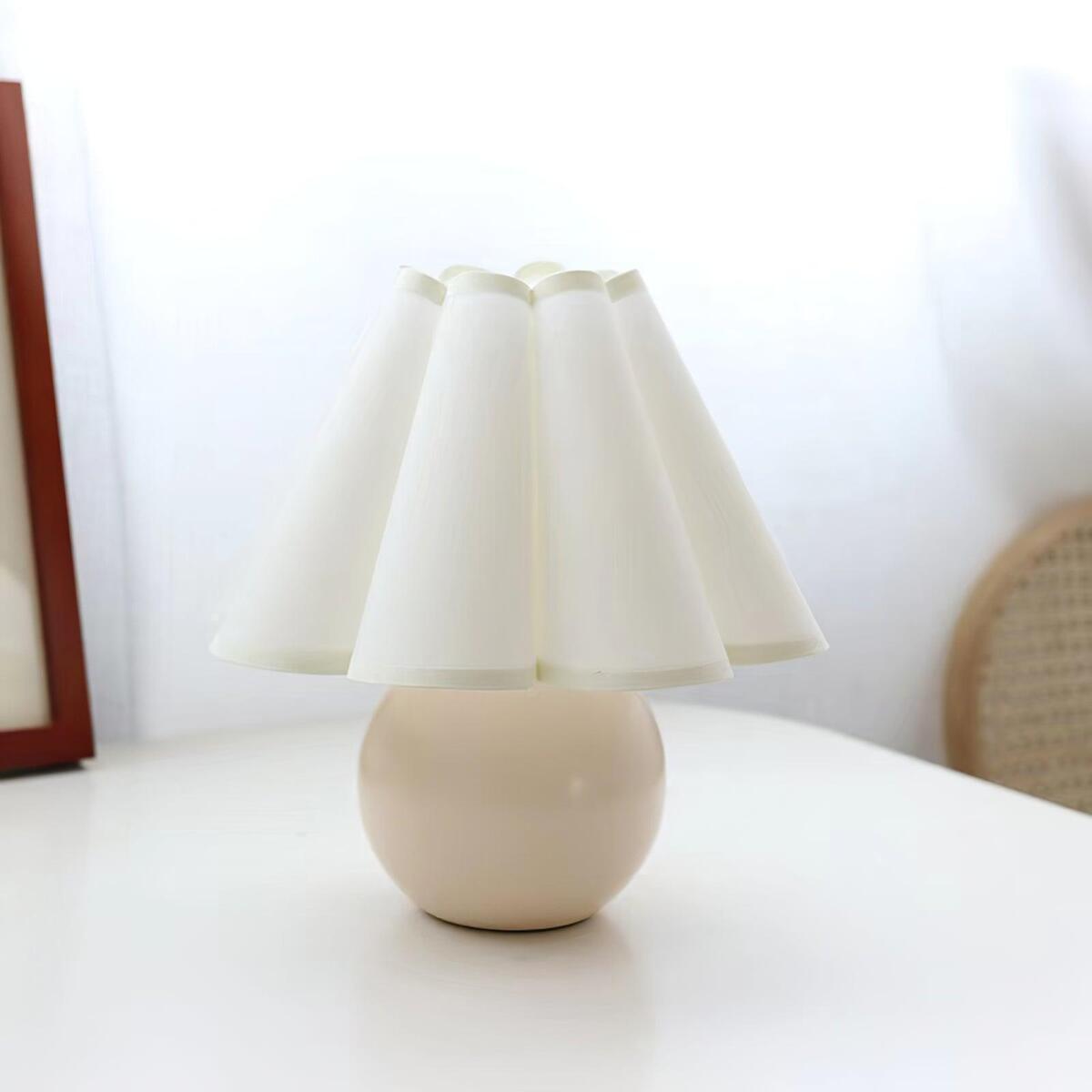 Vintage Plaid Table Lamp – Pleated Linen Shade