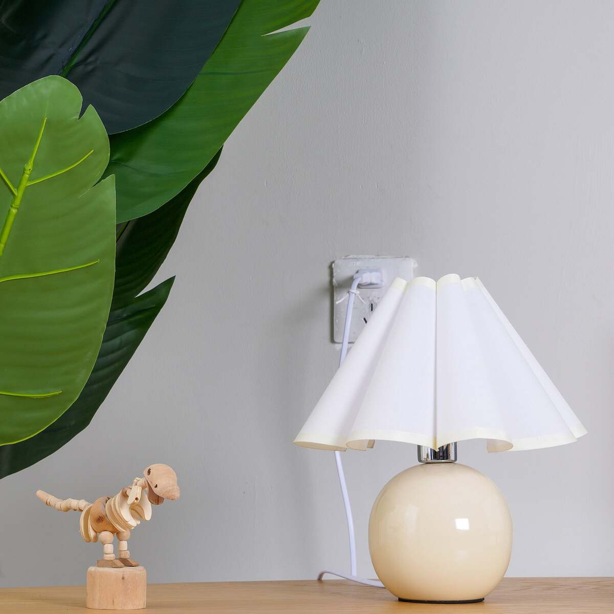 Vintage Plaid Table Lamp – Pleated Linen Shade
