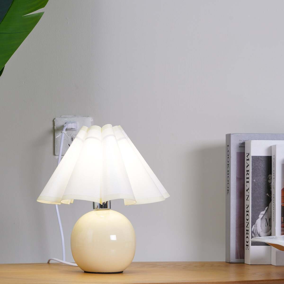 Vintage Plaid Table Lamp – Pleated Linen Shade