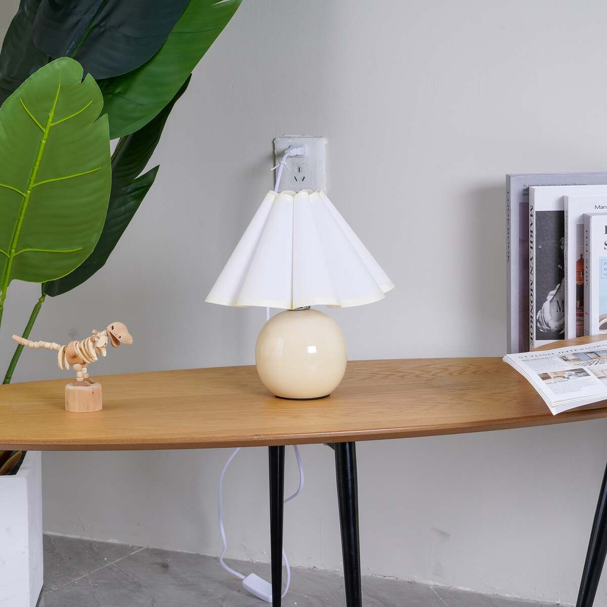 Vintage Plaid Table Lamp – Pleated Linen Shade