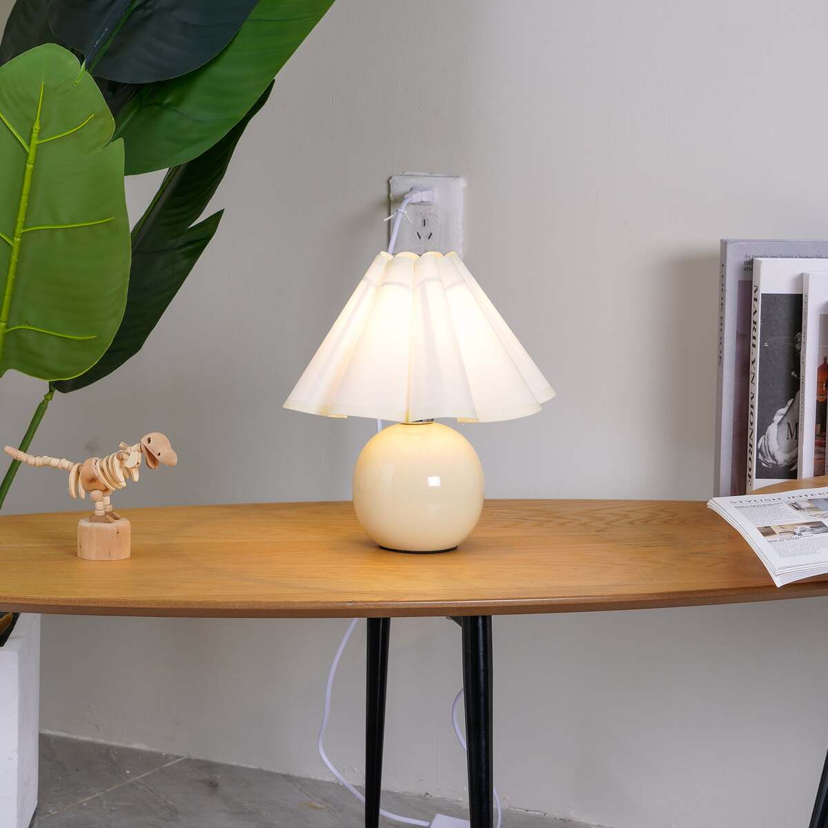 Vintage Plaid Table Lamp – Pleated Linen Shade