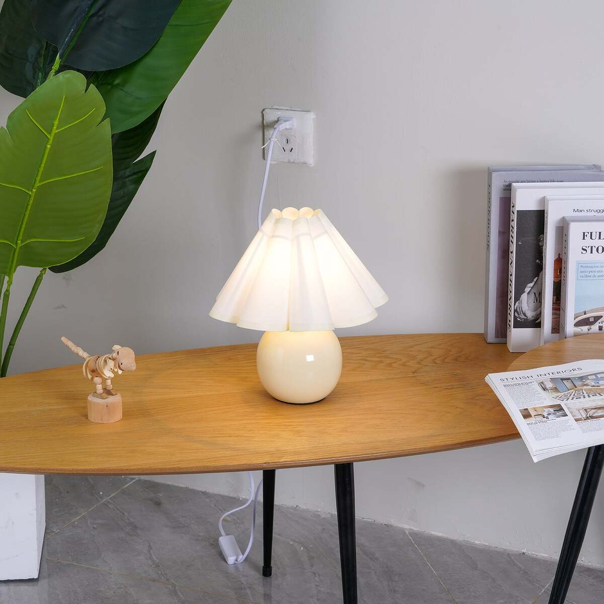Vintage Plaid Table Lamp – Pleated Linen Shade