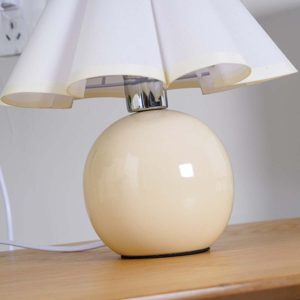 Vintage Plaid Table Lamp – Pleated Linen Shade