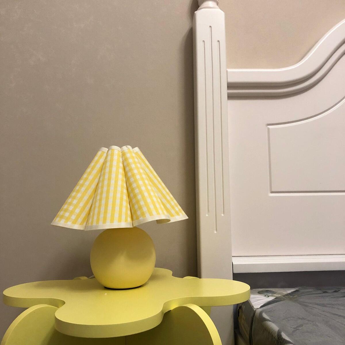 Vintage Plaid Table Lamp – Pleated Linen Shade