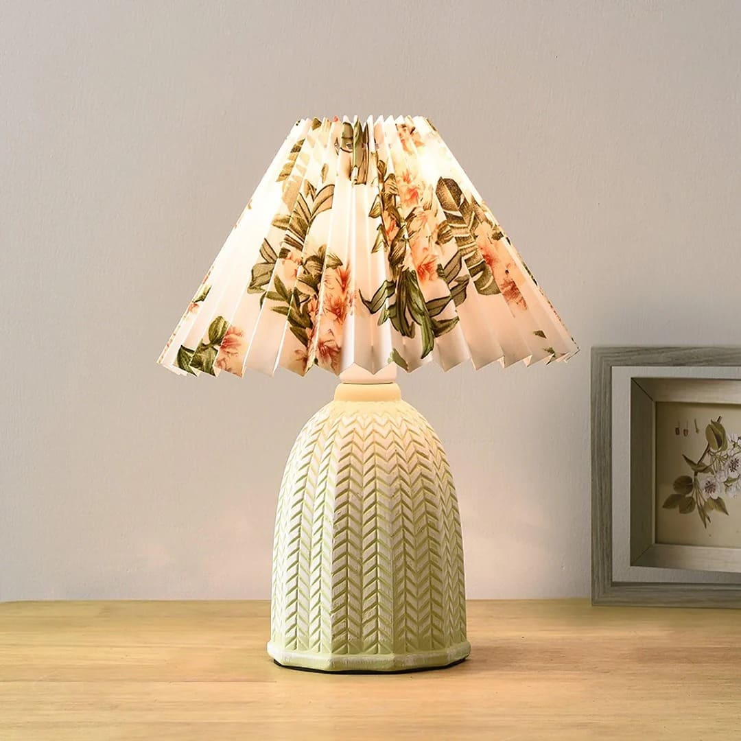 Vintage Pleated Table Lamp – Classic Floral Elegance