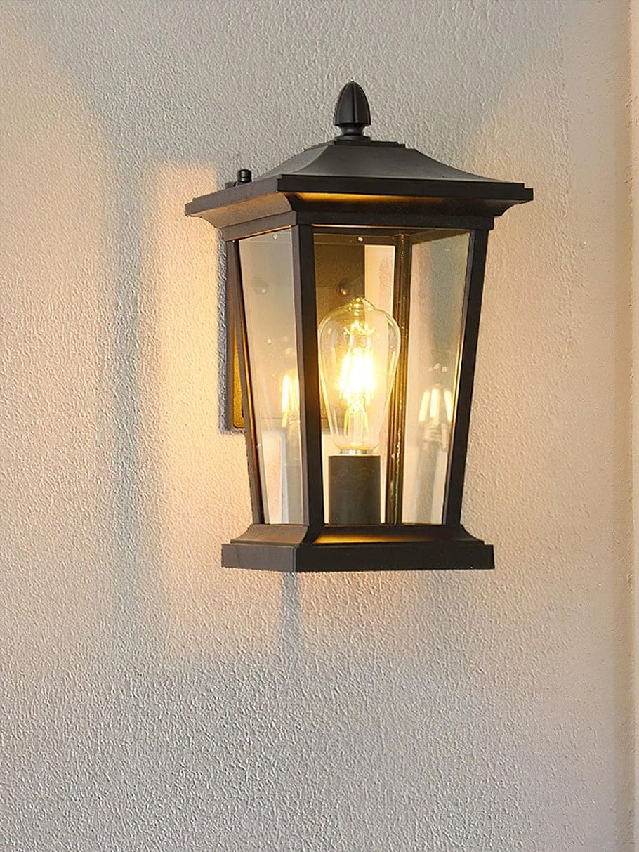 Vintage Industrial Outdoor Wall Lamp – Weather-Resistant Lantern Design