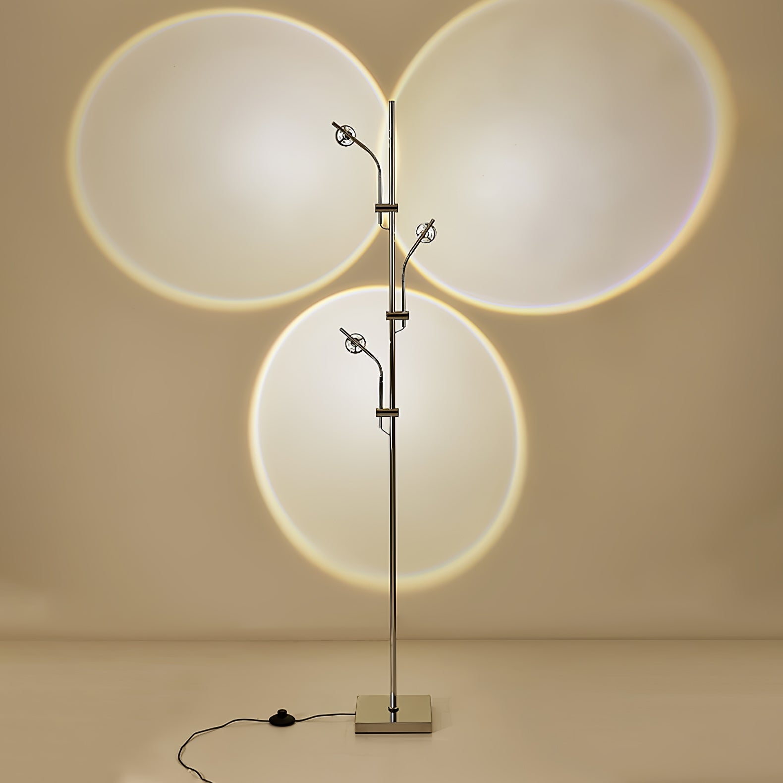 Wa Wa Floor Lamp – Adjustable Light Effects