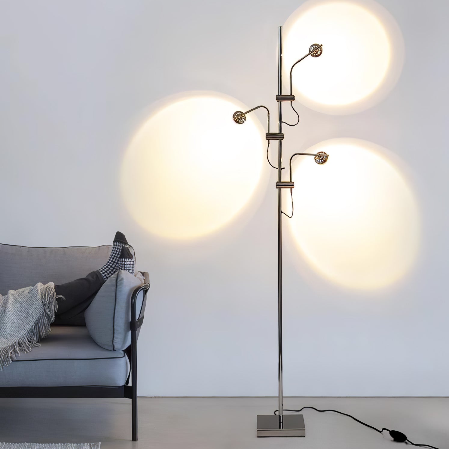 Wa Wa Floor Lamp – Adjustable Light Effects