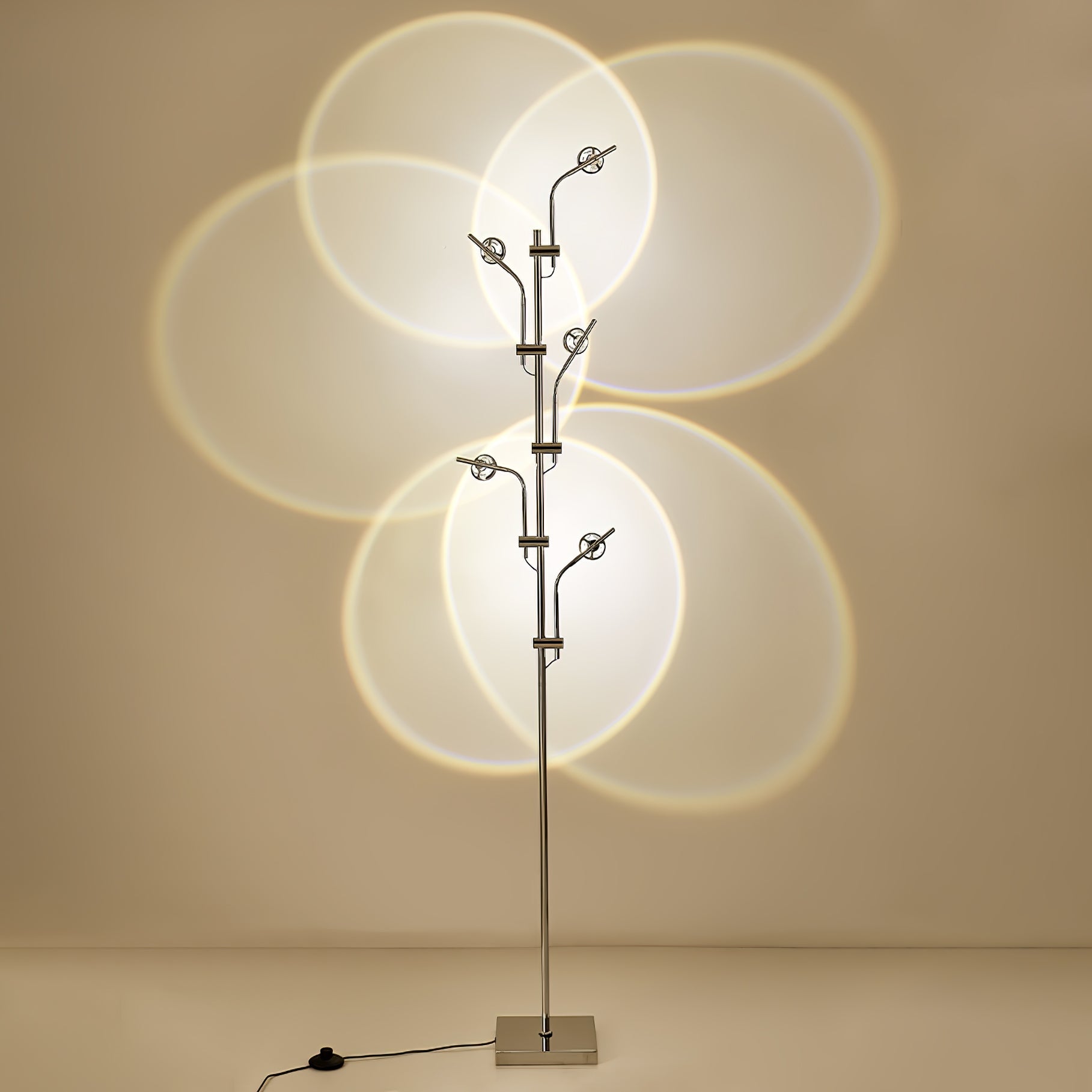 Wa Wa Floor Lamp – Adjustable Light Effects