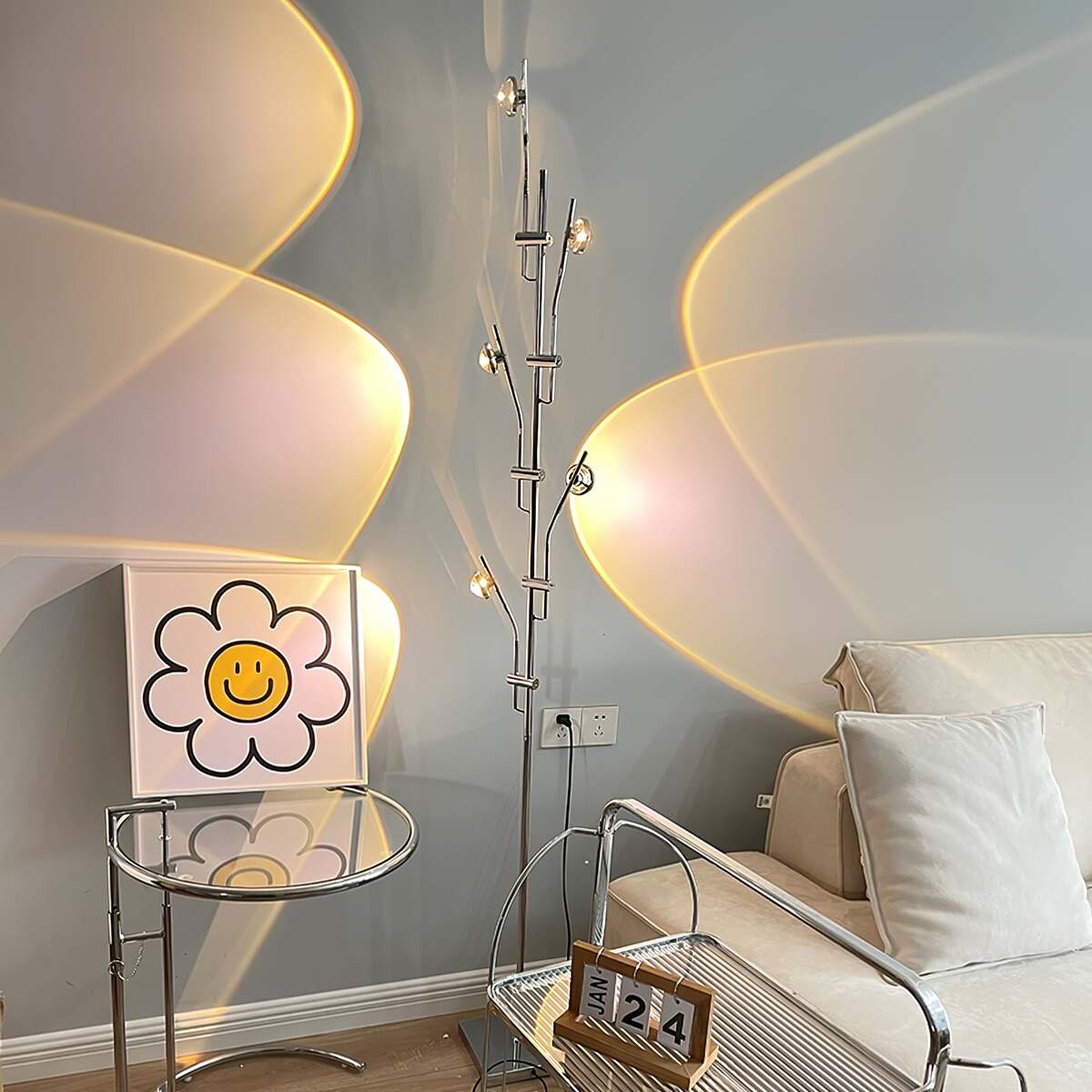 Wa Wa Floor Lamp – Adjustable Light Effects