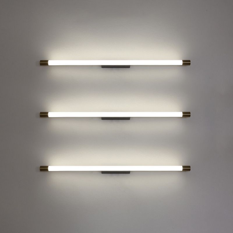 Golden Minimalist Wall Lamp for Modern Spaces