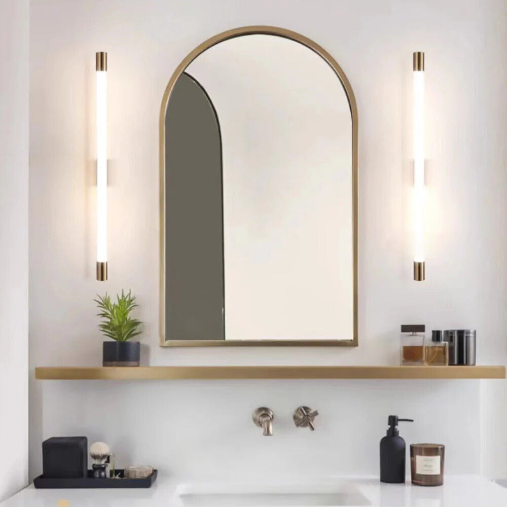 Golden Minimalist Wall Lamp for Modern Spaces